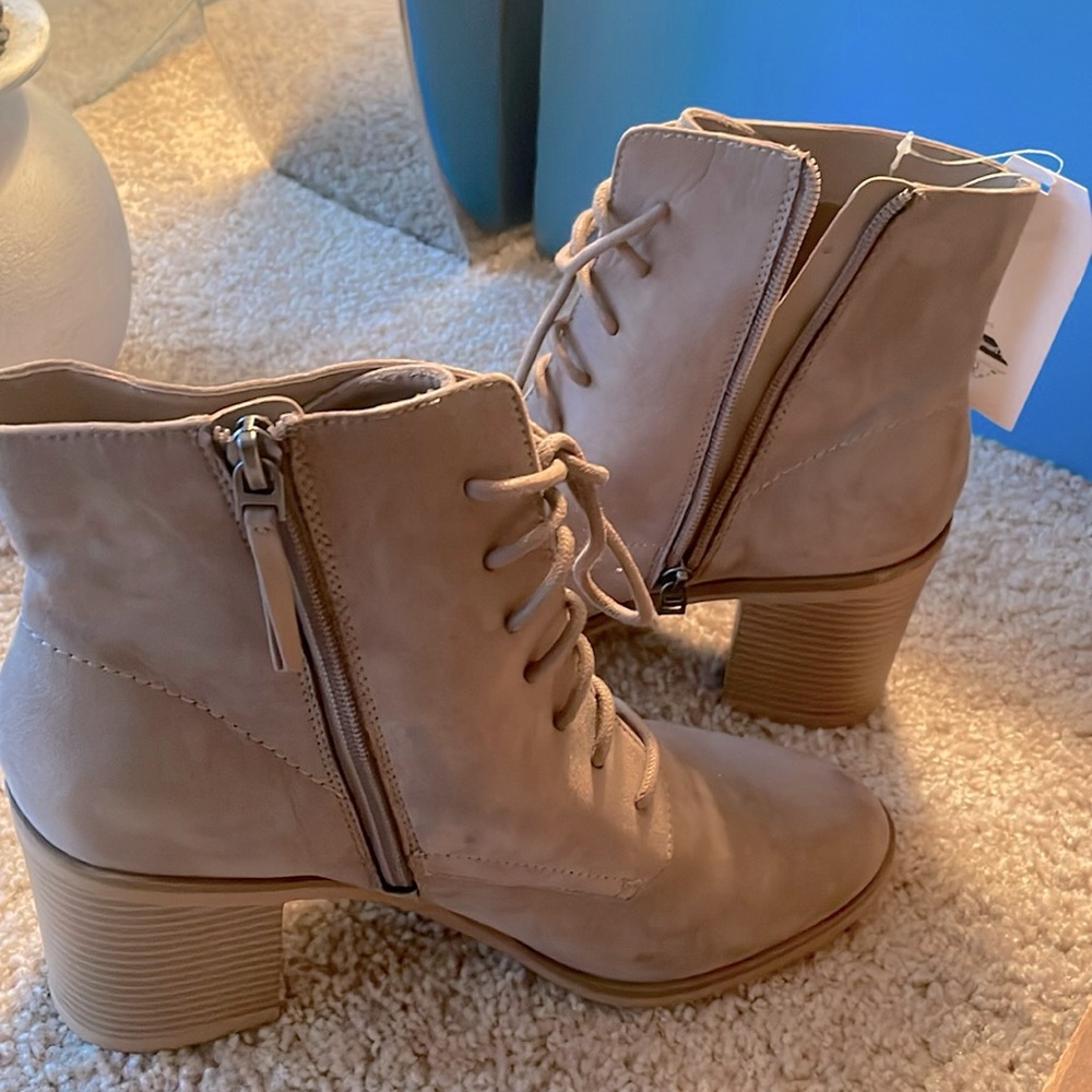 Women’s size 10 Brand New Zip up Boot/Bootie